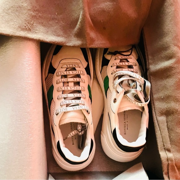 💚New authentic bottega Veneta sneakers size 9 woman’s. Made in Italy. 💚 - Picture 4 of 11